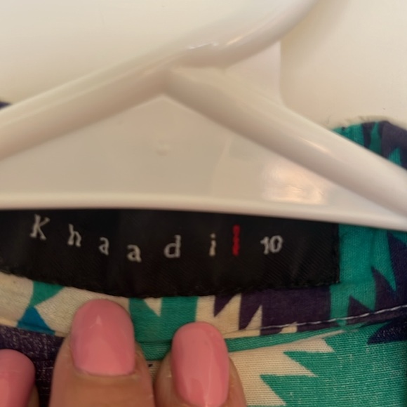 Khaadi Pakistani Indian kurta with stripes of printed cloth and embroidery. - Picture 2 of 9